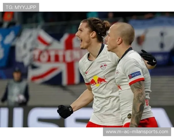 比塞克在后场完成精准头球解围